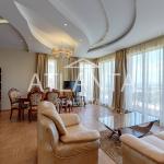 Multi-room apartment with frontal sea view on the 1st line in the Long Beach Resort complex in the Shkorpilovtsi resort.