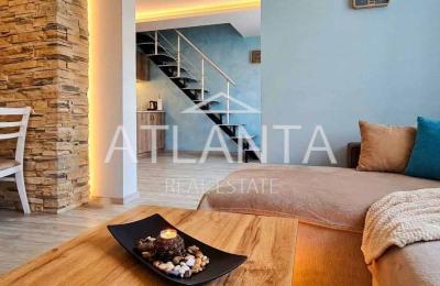 Two-bedroom apartment on two levels, five minutes walk from the Cathedral