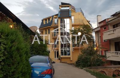Operating family hotel with a restaurant and an apartment (total area 844 sq m) in Sveti Vlas - Rusalka district